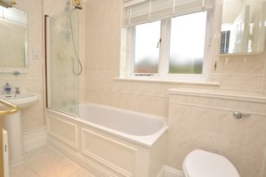 Master Bedroom En Suite- click for photo gallery